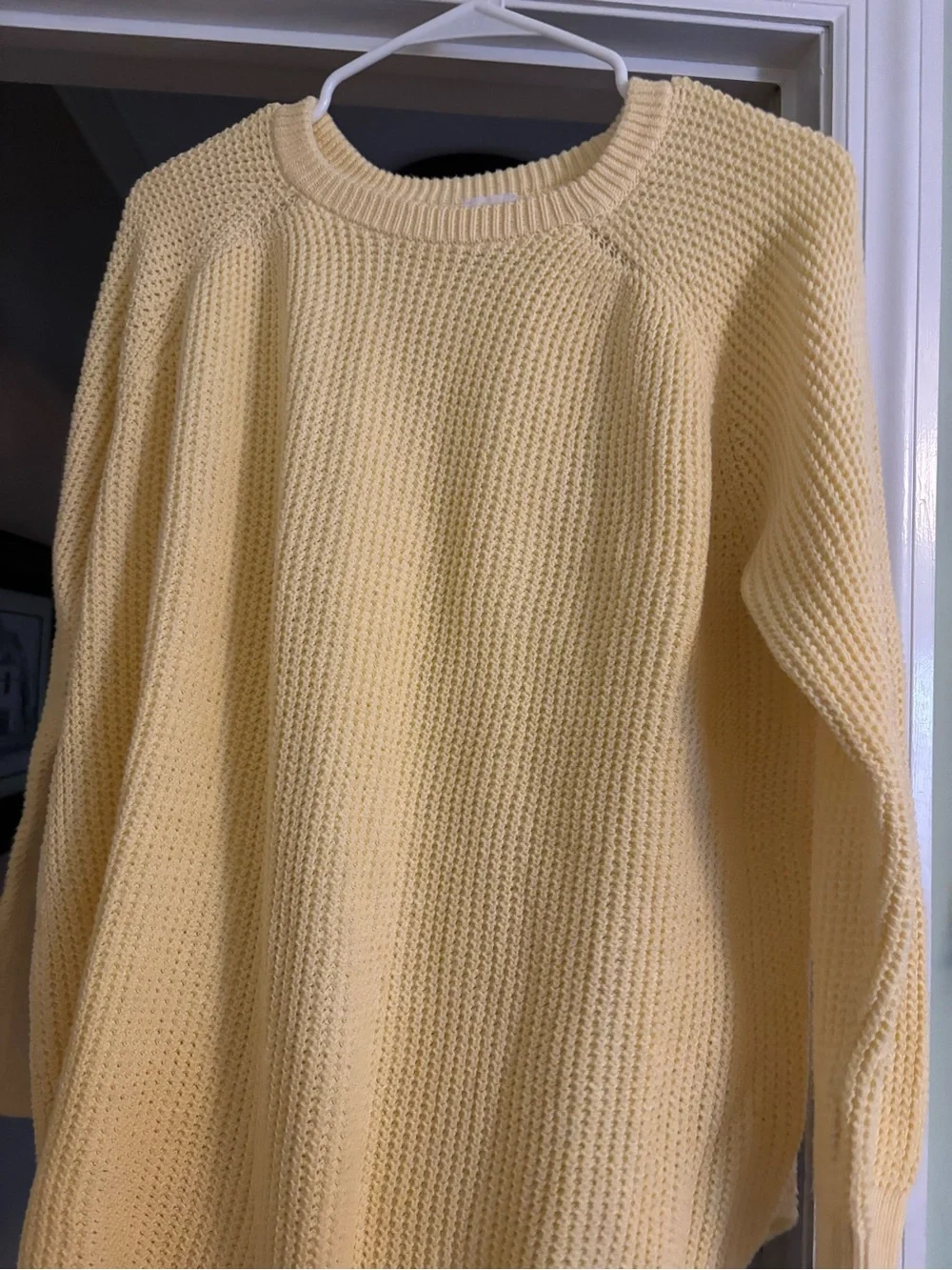 Women’s Crewneck Knit Sweater in Pale Yellow
